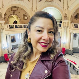 Fotografía de Lucy Sandoval, Gerente Comercial de Global Servicios Care